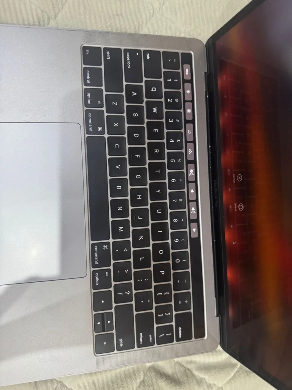 MacBook Pro (13-inch, 2016, Four Thunderbolt 3 Ports)